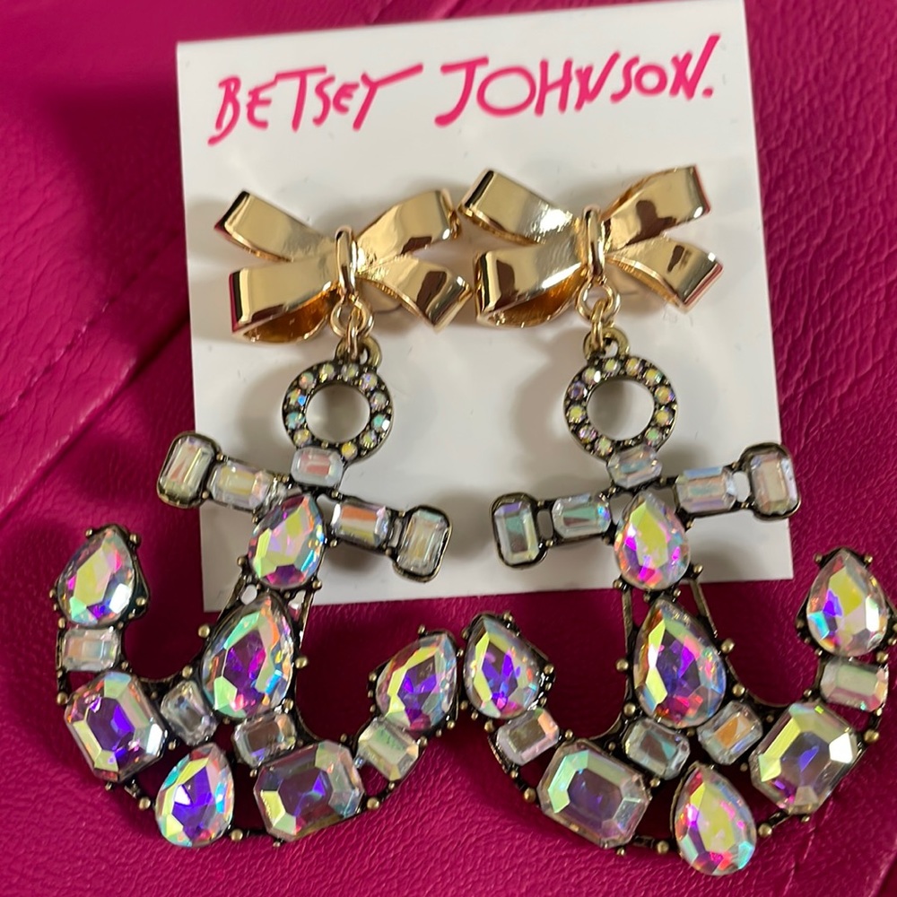 NWT Betsey Johnson “Cruise Control” Anchor and bow earring set